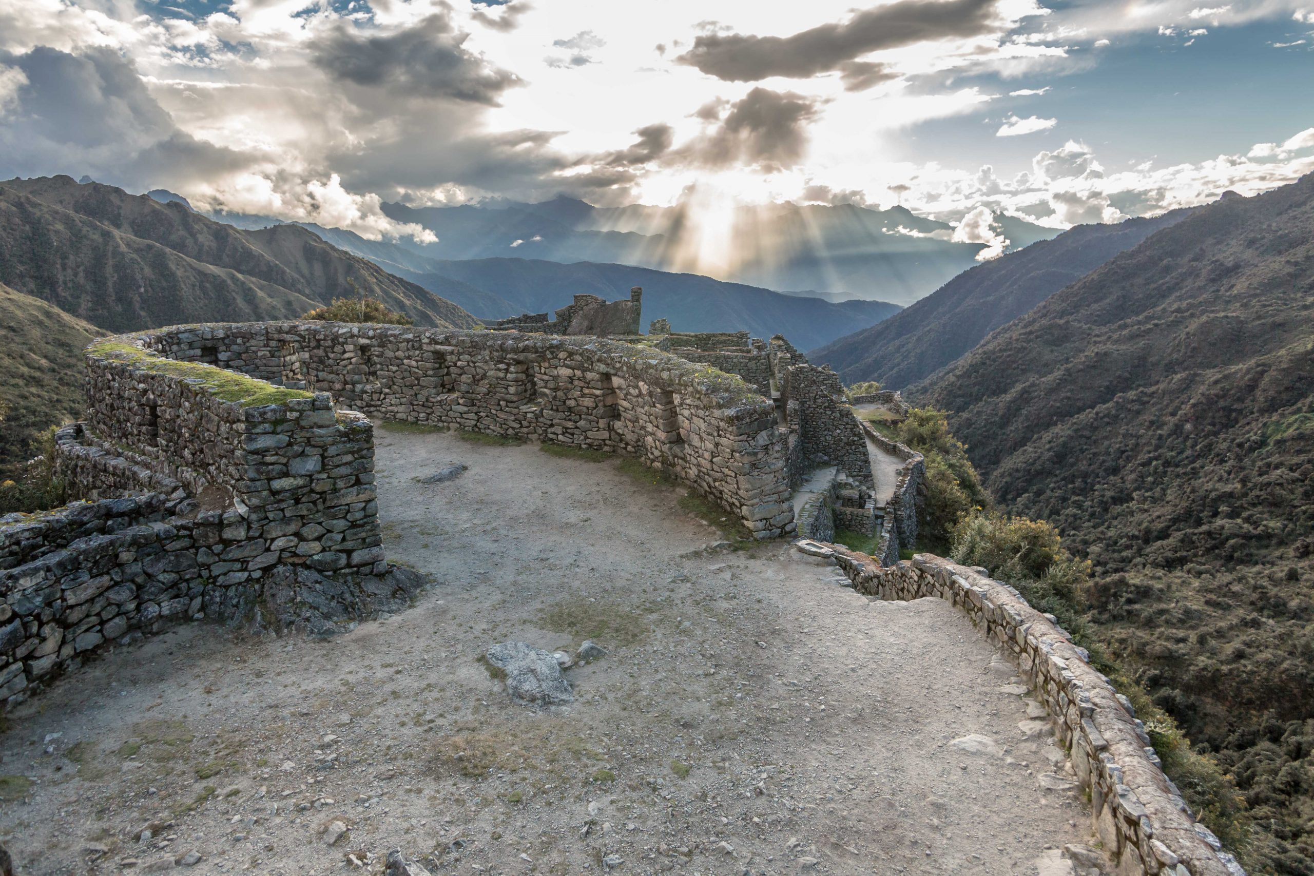 Inca Trail vs Alternative Treks Machupicchu